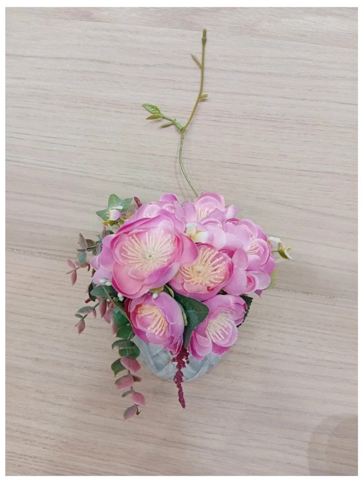 Pot de fleurs artificiel - composition de fleurs rose a nuance degradee-couleur rose et pot gris 2