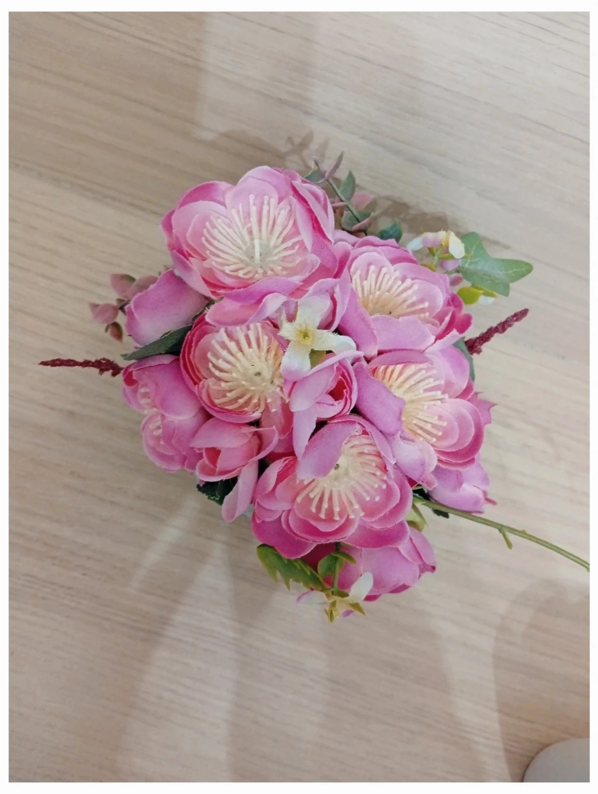 Pot de fleurs artificiel - composition de fleurs rose a nuance degradee-couleur rose et pot gris 3