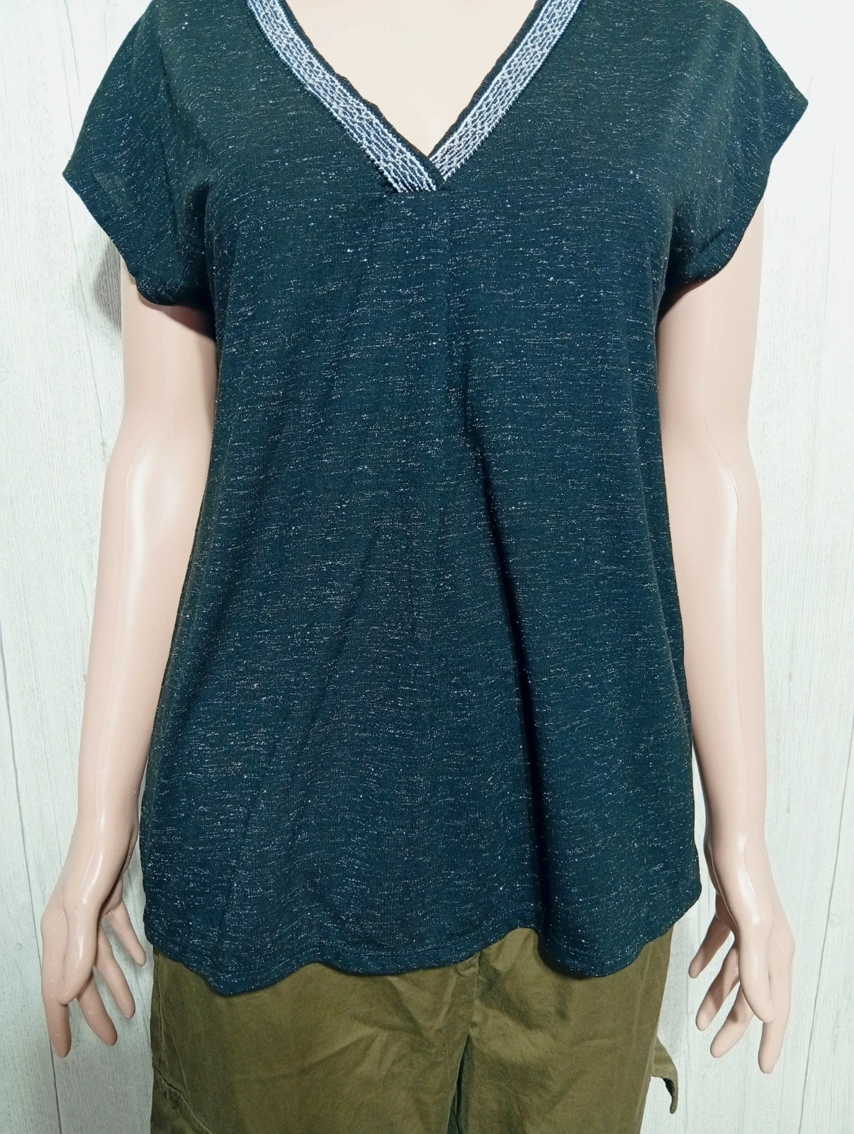 T-shirt col V manches courtes femme- taille M/38- la halle - couleur noir argente – La Halle – taille M / 38 / 10 3