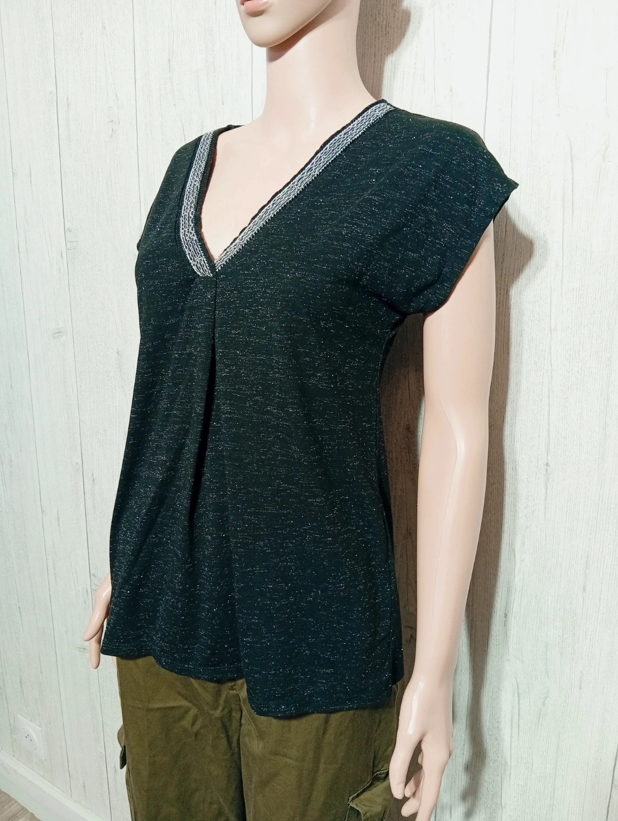 T-shirt col V manches courtes femme- taille M/38- la halle - couleur noir argente – La Halle – taille M / 38 / 10 5