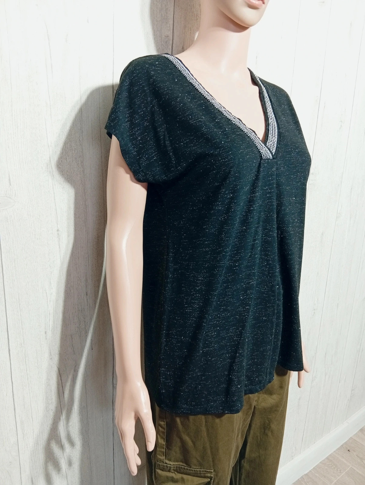T-shirt col V manches courtes femme- taille M/38- la halle - couleur noir argente – La Halle – taille M / 38 / 10 4
