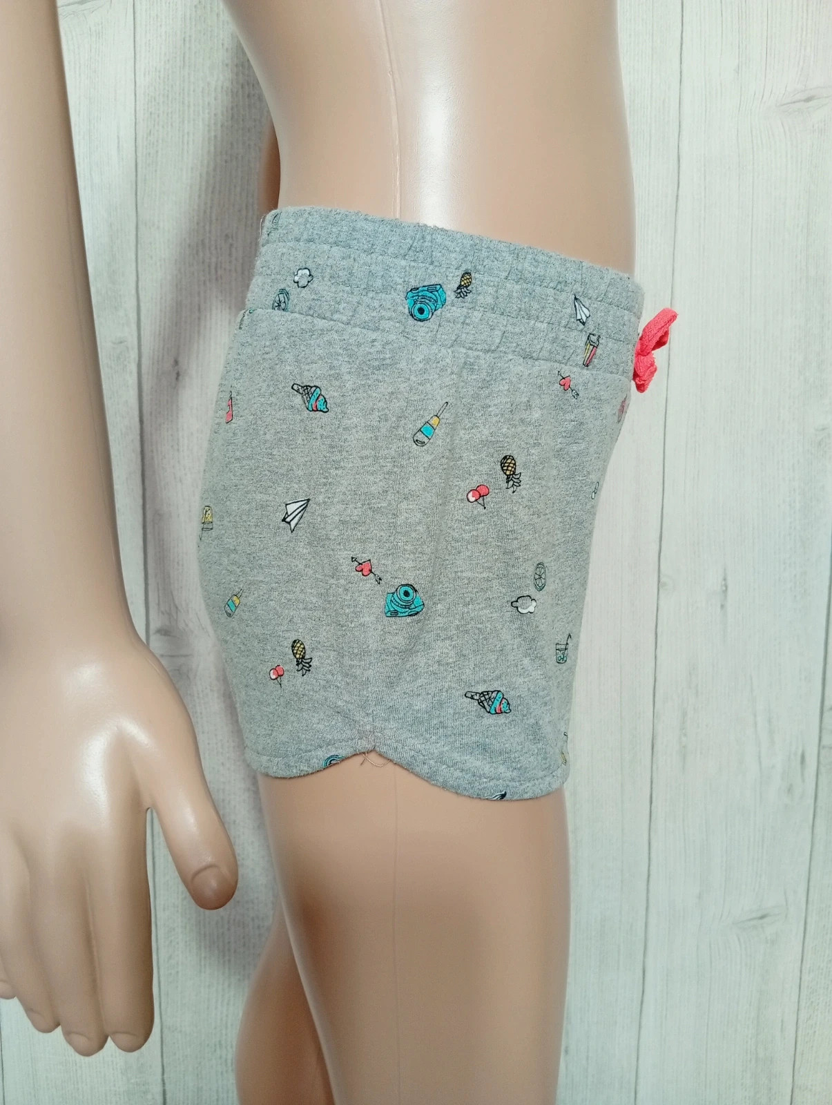 Short imprimé avec noeud décoratif devant-taille 8 ans(126/131 cm)-Kiabi-couleur gris multicolore – Kiabi – taille 8 ans / 128 cm 4