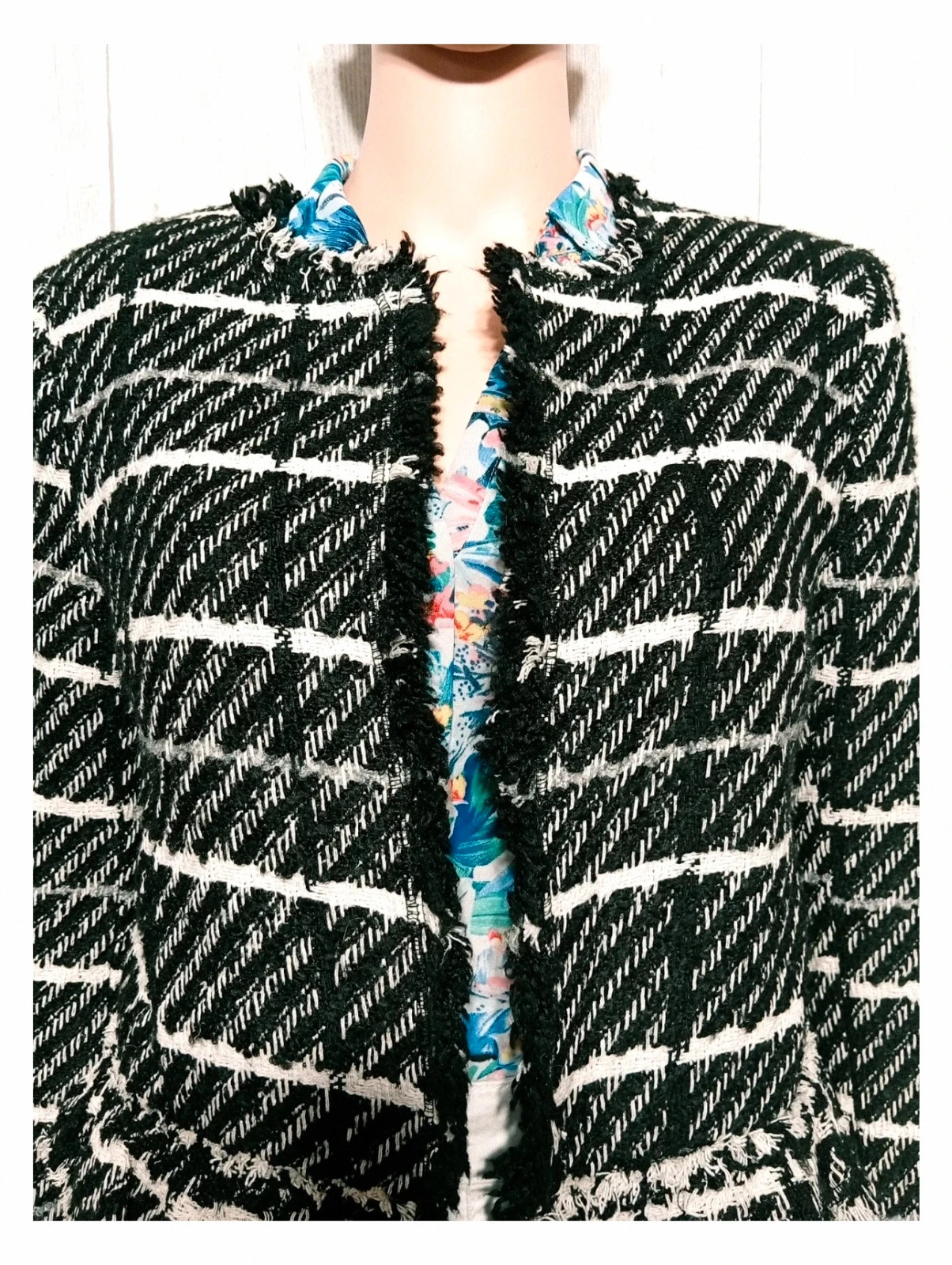 Veste courte en tweed a motif a rayure - taille M/38 - Naf Naf - couleur noir et blanc – Naf Naf – taille M / 38 / 10 2