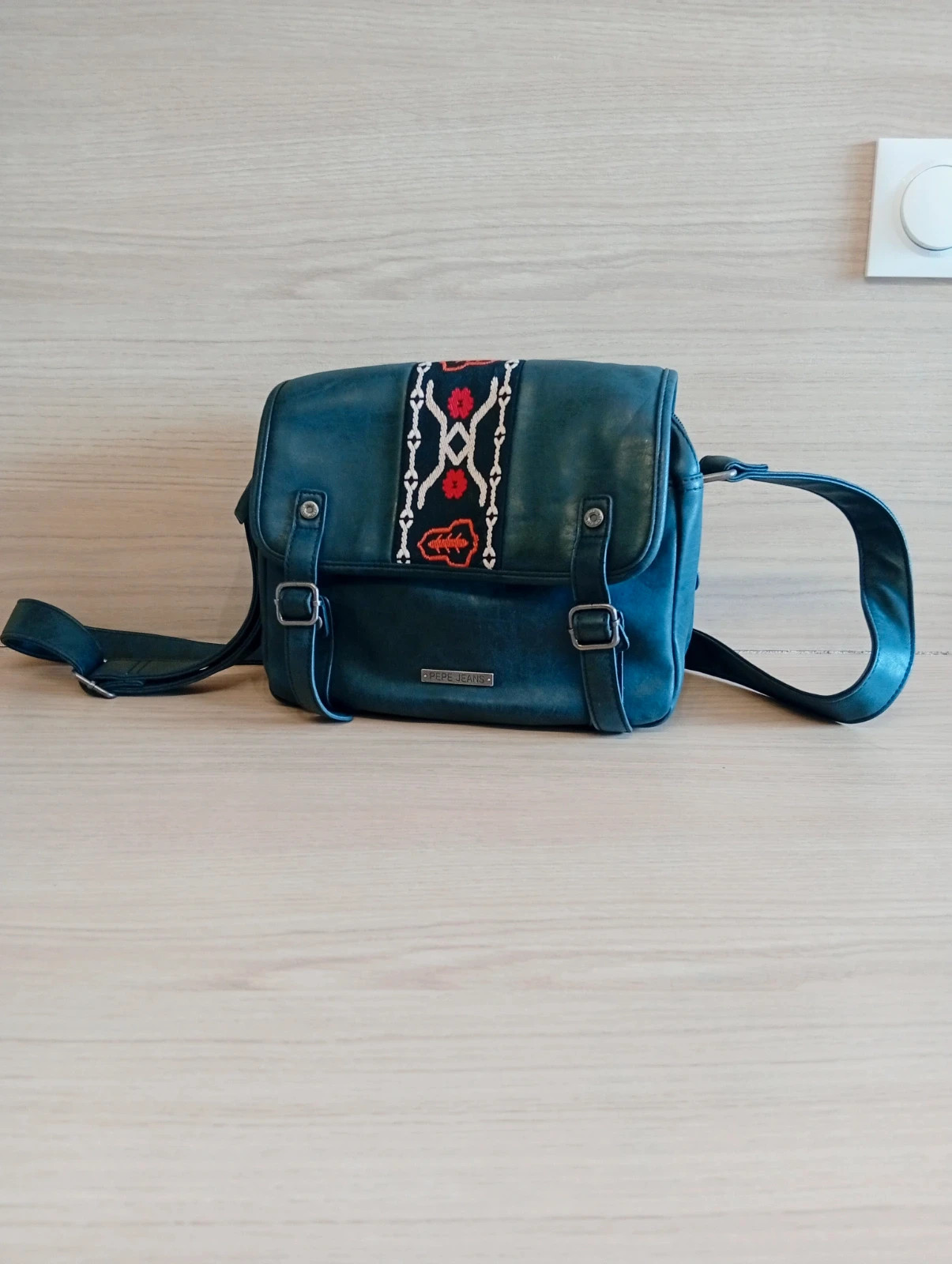 Sac a bandoulière femme- taille 25×25×10 - pepe jeans - couleur noir – Pepe Jeans 2