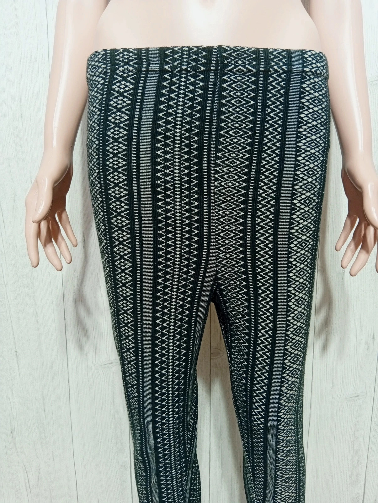 Leggins noir a motif geometrique raye verticalement femme - taille 42/44 - couleur noir et blanc – taille XL / 42 / 14 2