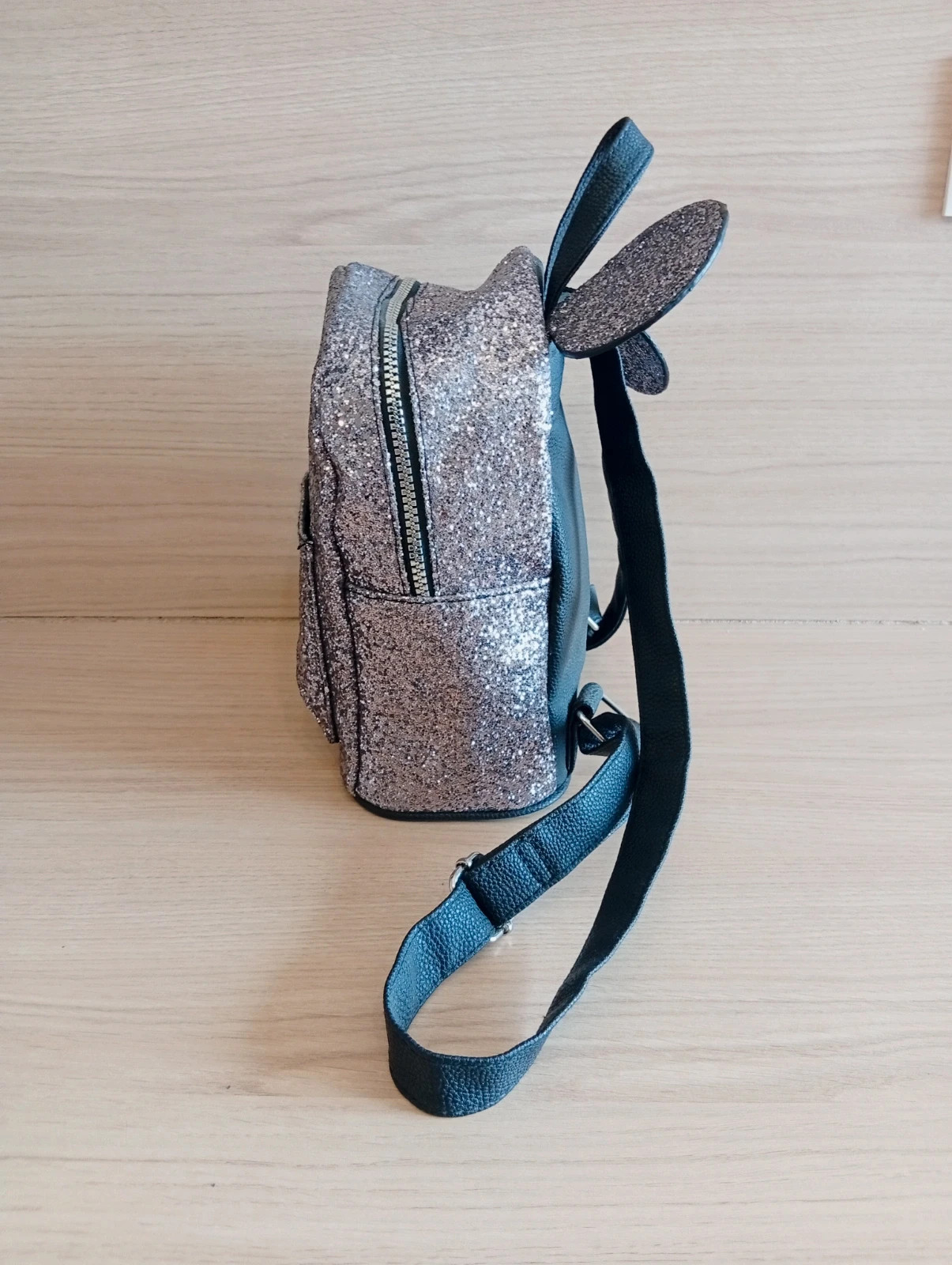Sac a dos- minnie - disney - couleur noir et argenté – Disney 4