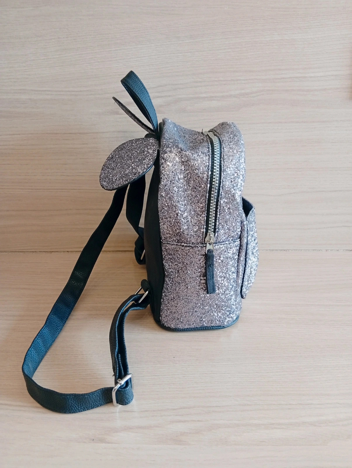 Sac a dos- minnie - disney - couleur noir et argenté – Disney 3