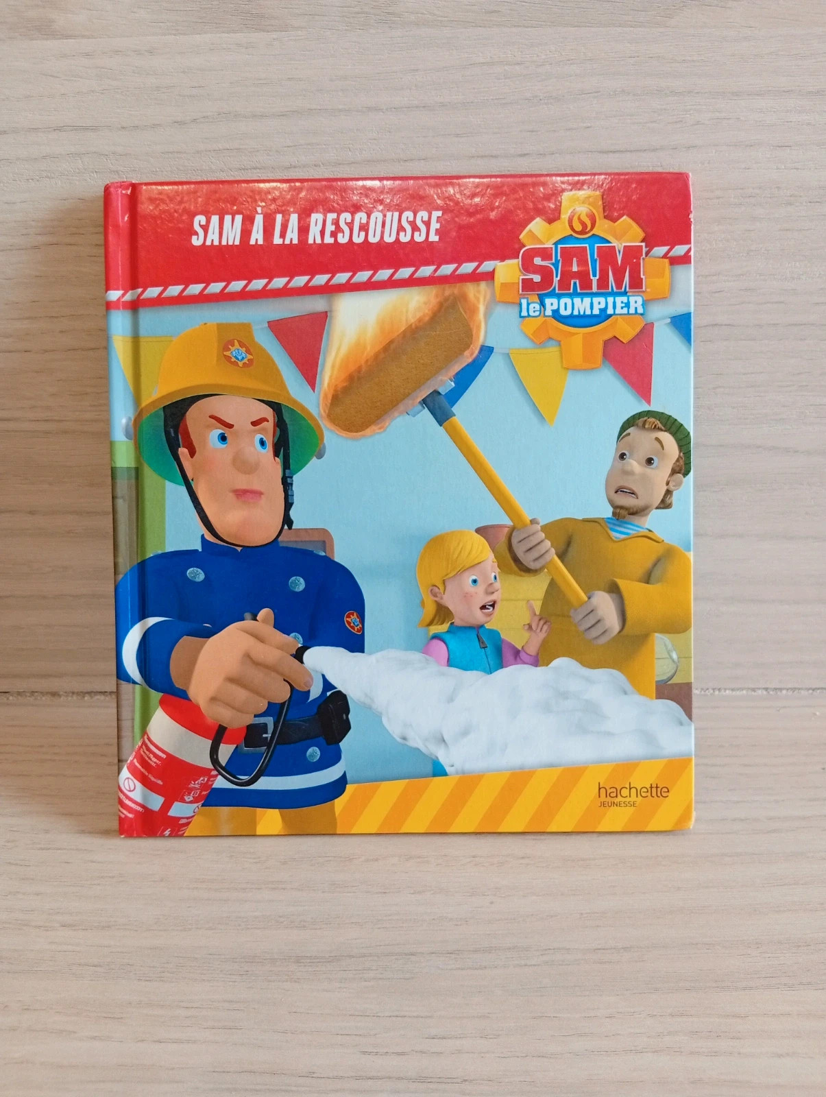 Livre enfant - sam le pompier " Sam a la rescousse "- couleur rouge jaune
