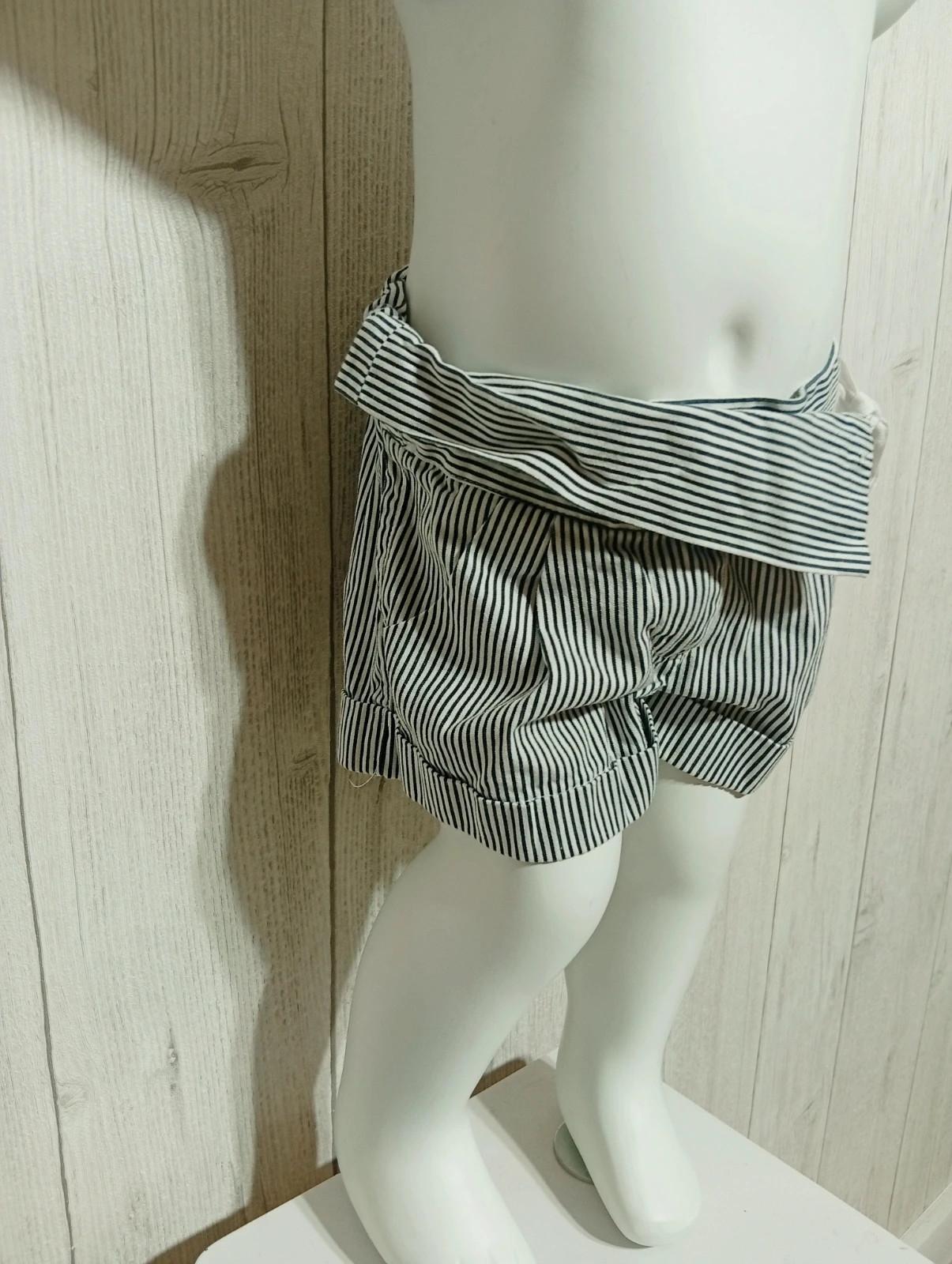 Short a rayure fille - taille 18 mois (82 cm) - beneton class - couleur blanc et noir – Benetton Baby – taille 12-18 mois / 80 cm 2