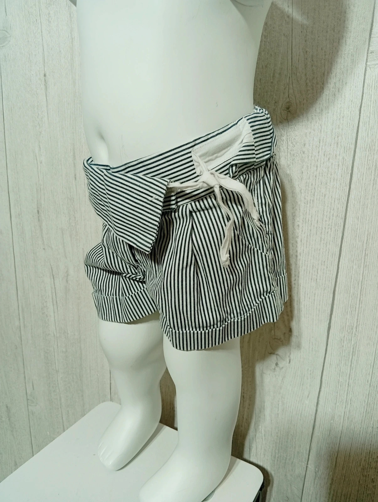 Short a rayure fille - taille 18 mois (82 cm) - beneton class - couleur blanc et noir – Benetton Baby – taille 12-18 mois / 80 cm 3
