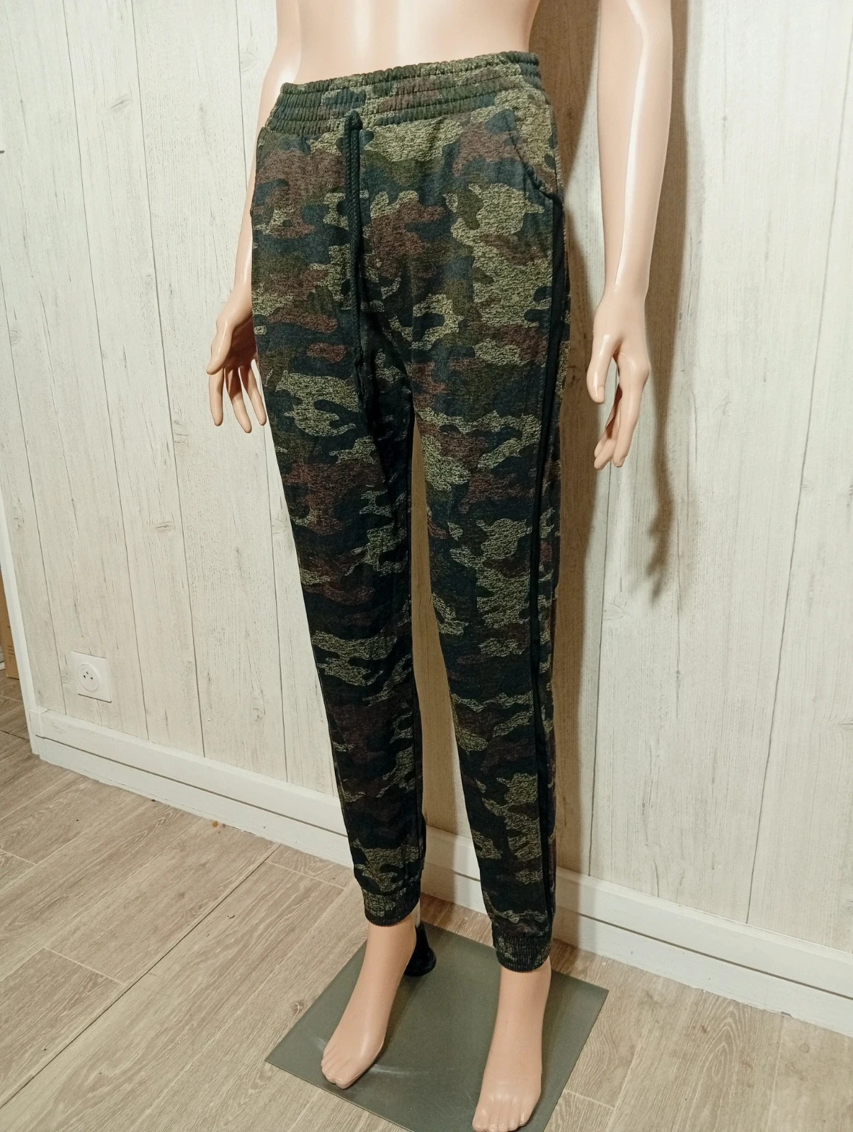 Pantalon jogging femme - taille L/40 - couleur kaki noir – taille L / 40 / 12 5
