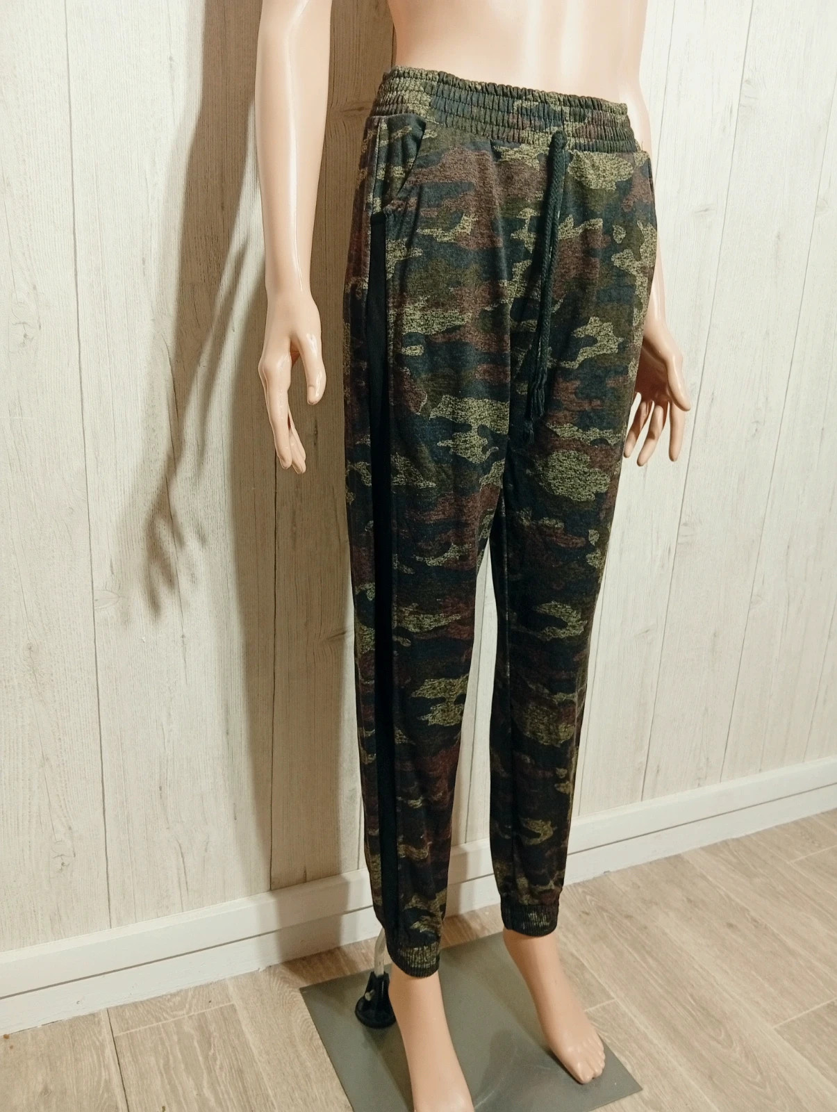 Pantalon jogging femme - taille L/40 - couleur kaki noir – taille L / 40 / 12 4
