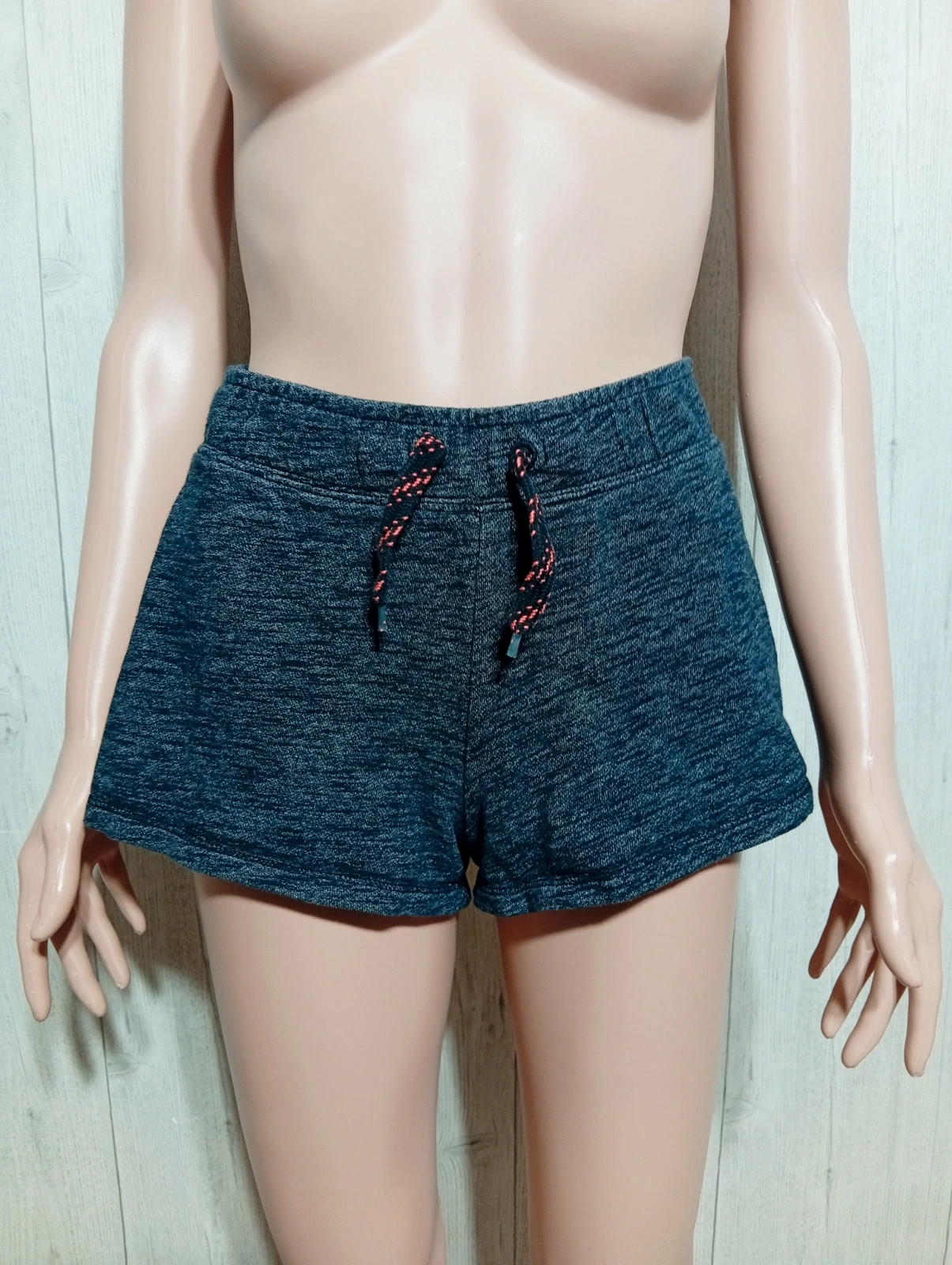 Short fille - taille 16 ans/S ( 158/164 cm) - Kiabi - couleur gris noir – Kiabi – taille 16 ans / 176 cm