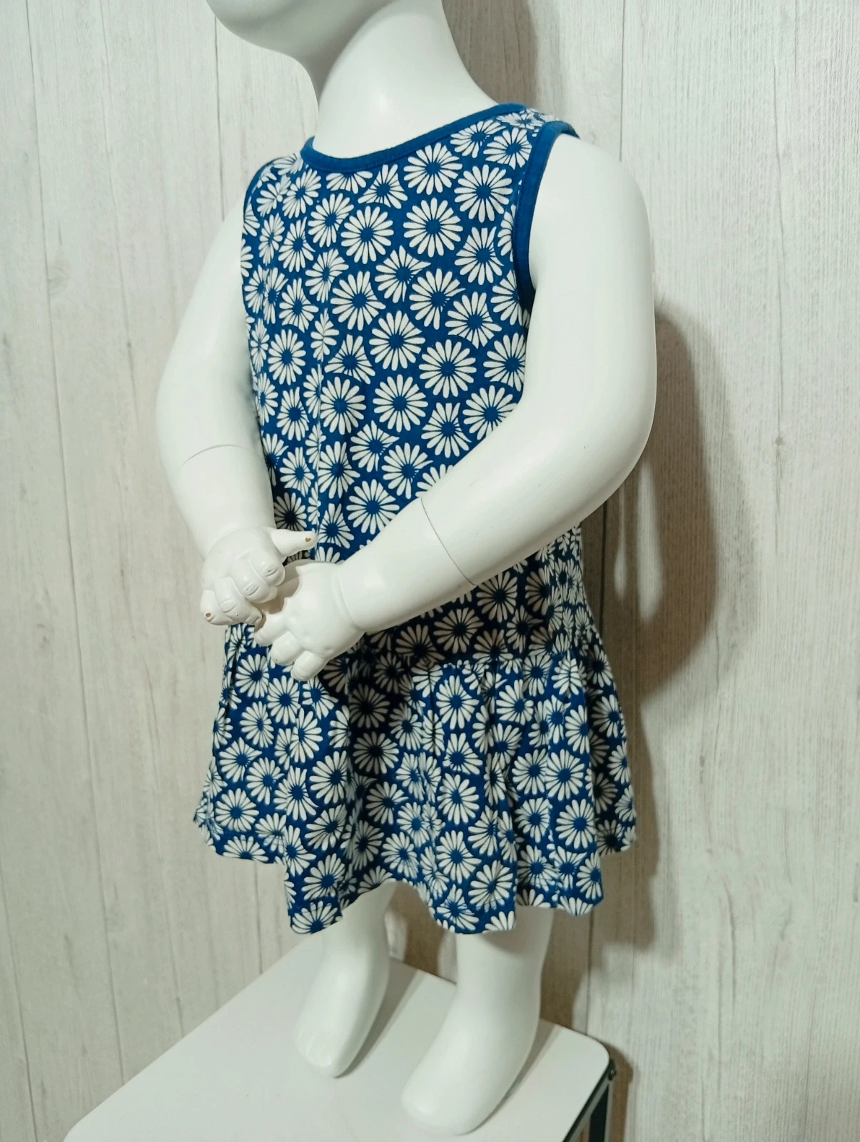 Robe fille imprimé a motif floral - taille 12/18mois (80 cm) -H&M - couleur marine et blanc – H&M – taille 12-18 mois / 80 cm 5