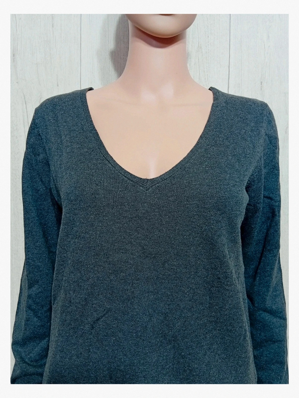 Pull gris femme col v - Kiabi - taille M/38 – Kiabi – taille M / 38 / 10 2