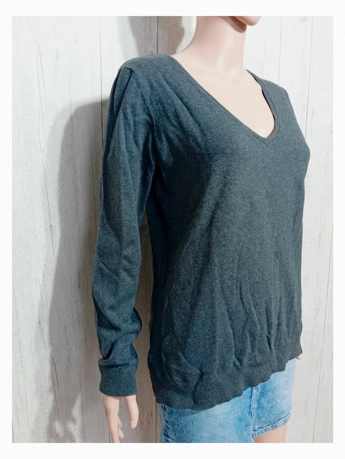 Pull gris femme col v - Kiabi - taille M/38 – Kiabi – taille M / 38 / 10 4