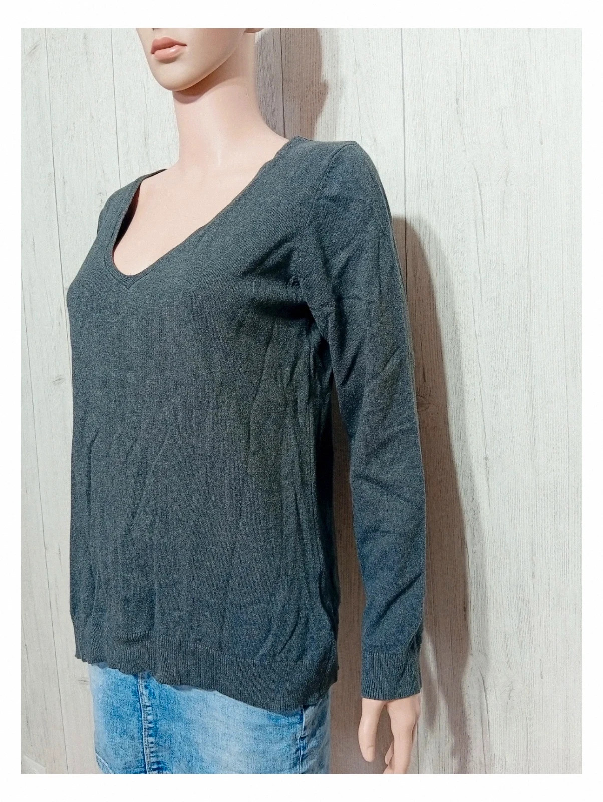 Pull gris femme col v - Kiabi - taille M/38 – Kiabi – taille M / 38 / 10 5
