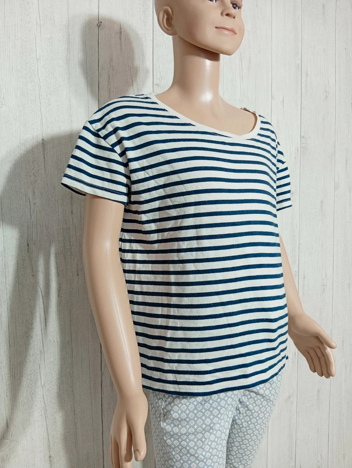 T-shirt fille manche courte - Kiabi - taille 10 ans (138/143 cm) - couleur marine et blanc – Kiabi – taille 10 ans / 140 cm 4