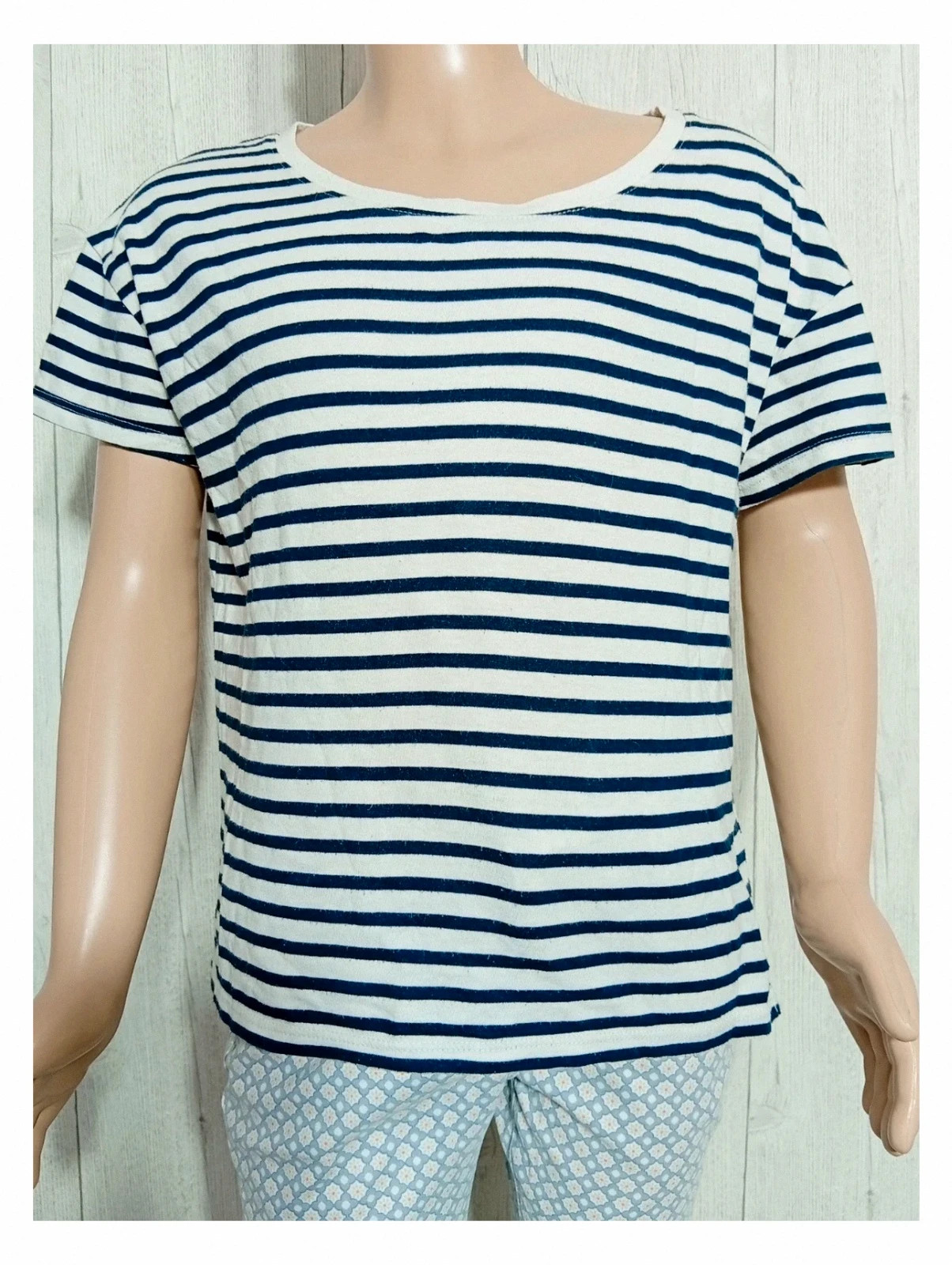 T-shirt fille manche courte - Kiabi - taille 10 ans (138/143 cm) - couleur marine et blanc – Kiabi – taille 10 ans / 140 cm 3