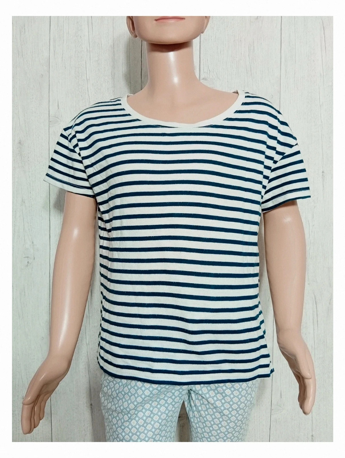 T-shirt fille manche courte - Kiabi - taille 10 ans (138/143 cm) - couleur marine et blanc – Kiabi – taille 10 ans / 140 cm