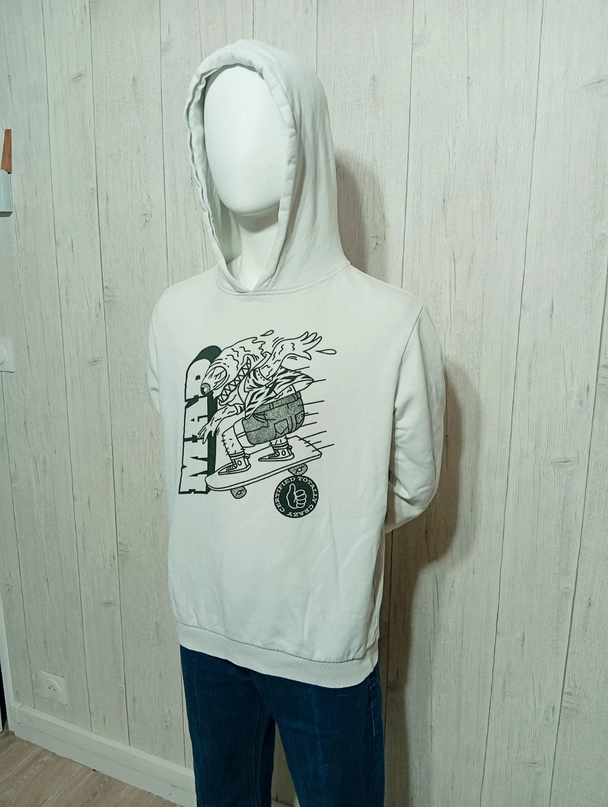Pull a capuche imprimé manches longues - taille 16 ans (169/175 cm)- Kiabi - couleur blanc et noir – Kiabi – taille 16 ans / 176 cm 5