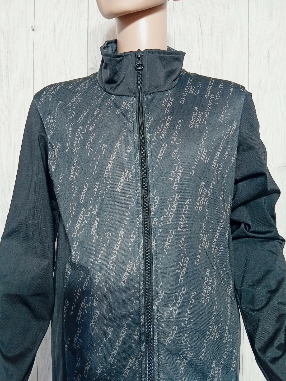 Veste de sport garçon - taille 10/11 ans ( 141/150 cm) - decathlon - couleur noir et gris – Decathlon – taille 10 ans / 140 cm 2
