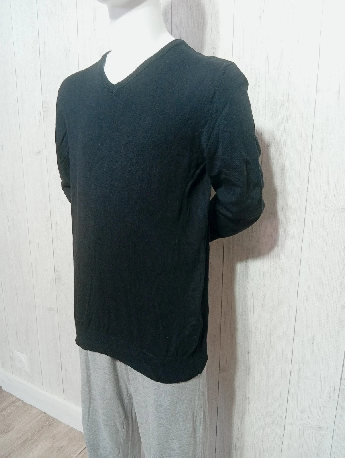 Sweat col V homme - taille L/40 - Kiabi - couleur noir – Kiabi – taille L 5