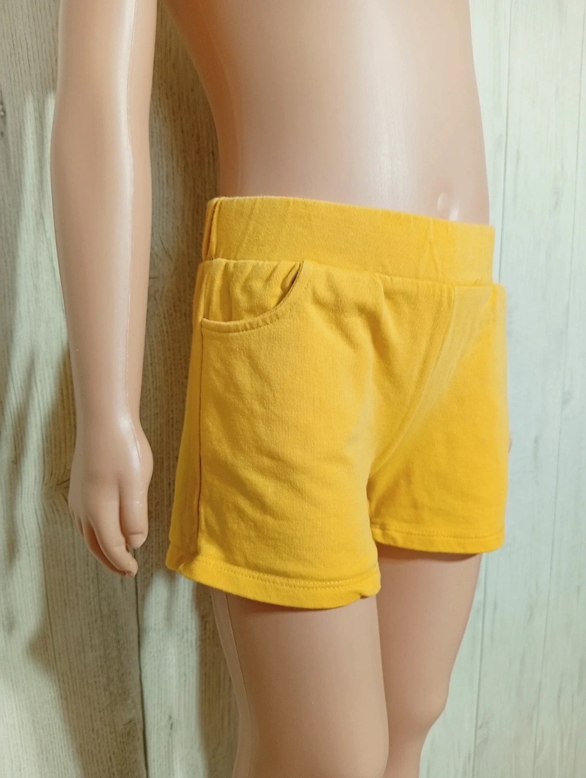 Short fille - taille 5 ans (110 cm) - disney - couleur jaune – Disney – taille 5 ans / 110 cm 2