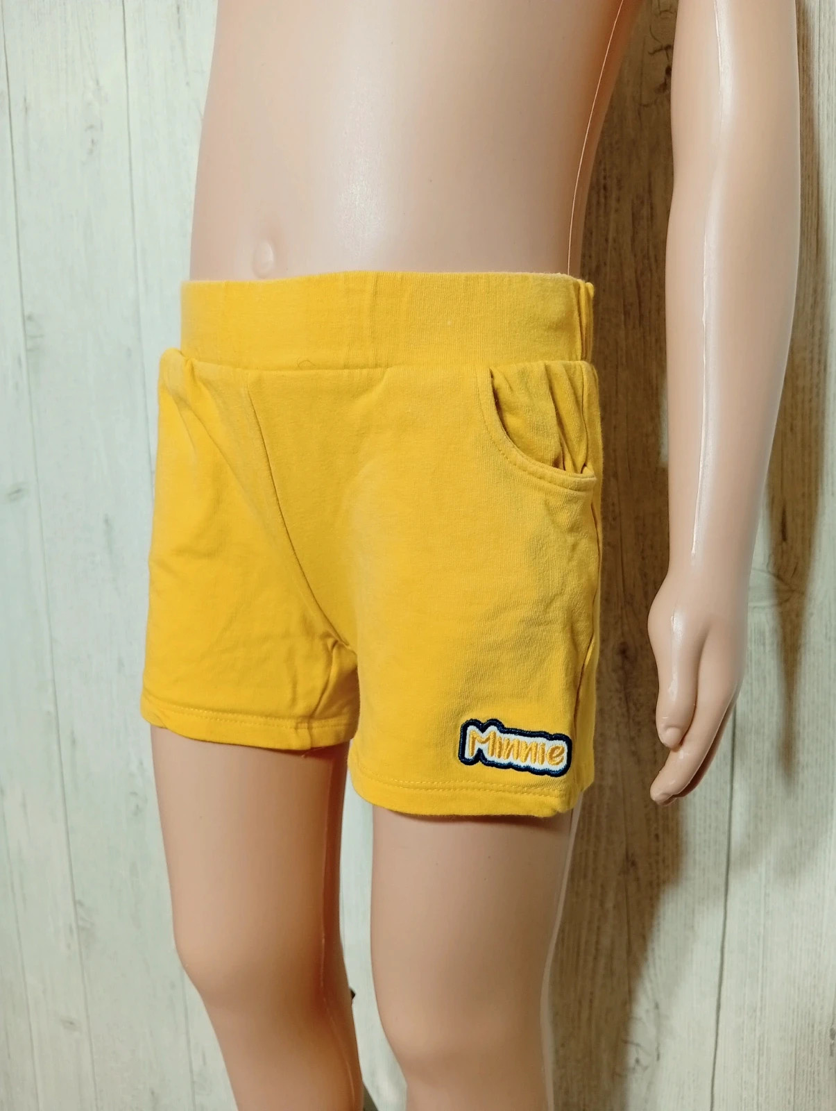 Short fille - taille 5 ans (110 cm) - disney - couleur jaune – Disney – taille 5 ans / 110 cm 3