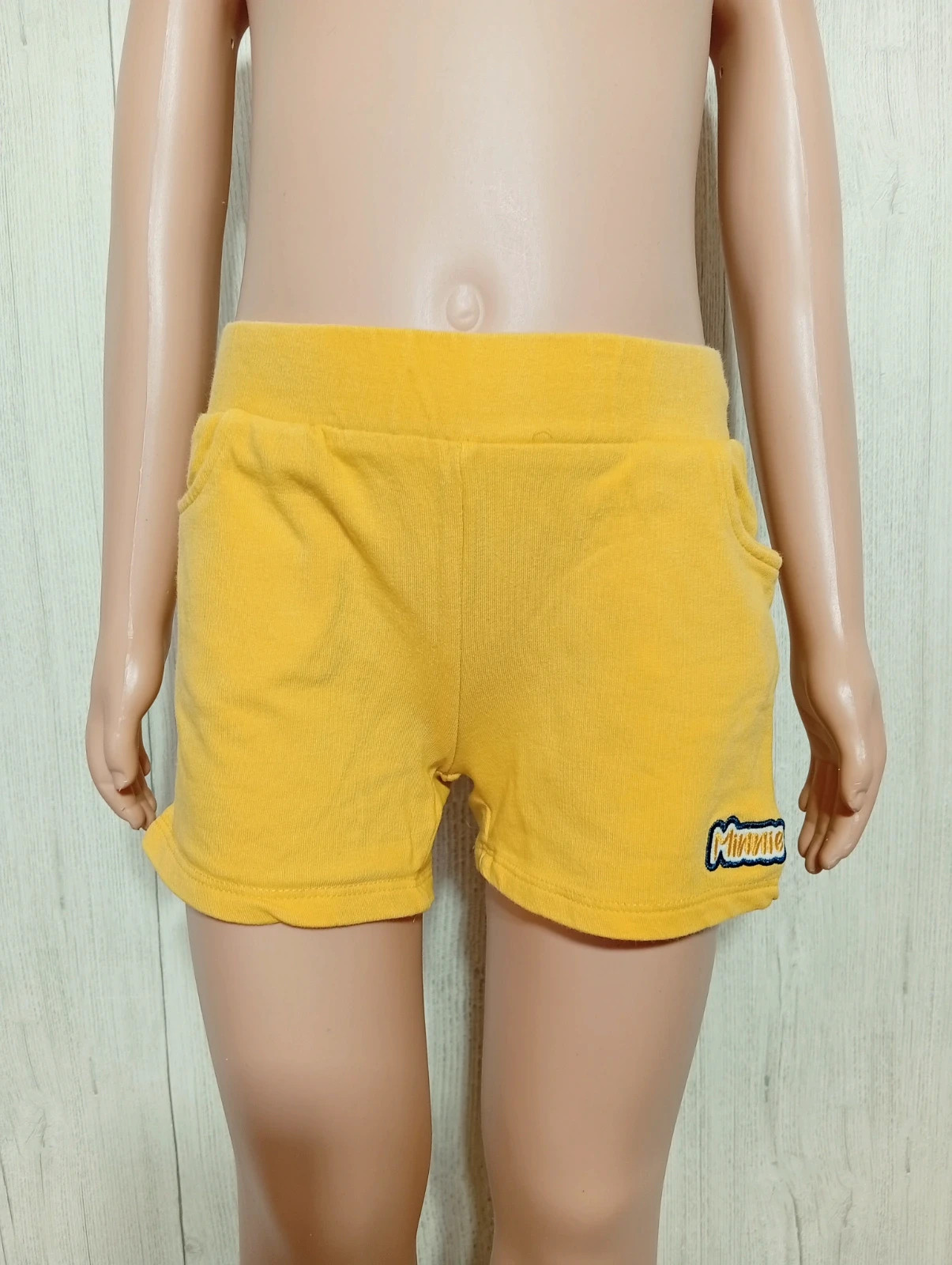 Short fille - taille 5 ans (110 cm) - disney - couleur jaune – Disney – taille 5 ans / 110 cm
