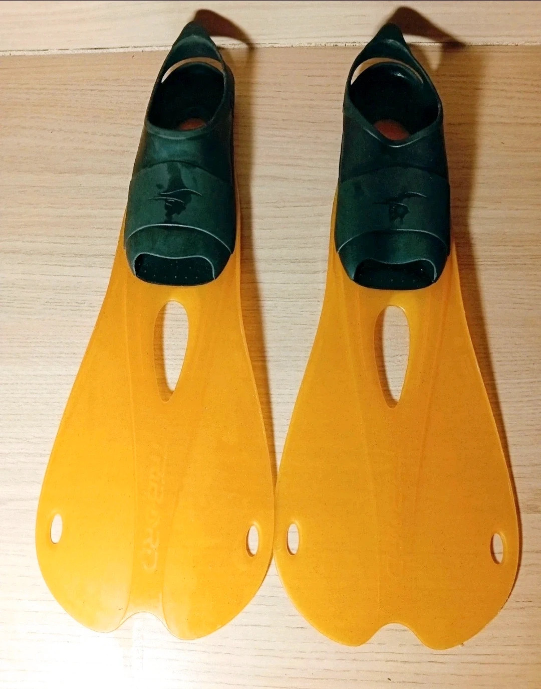 Palmes de natation - taille 33/34 - Tribord - couleur jaune et noir
