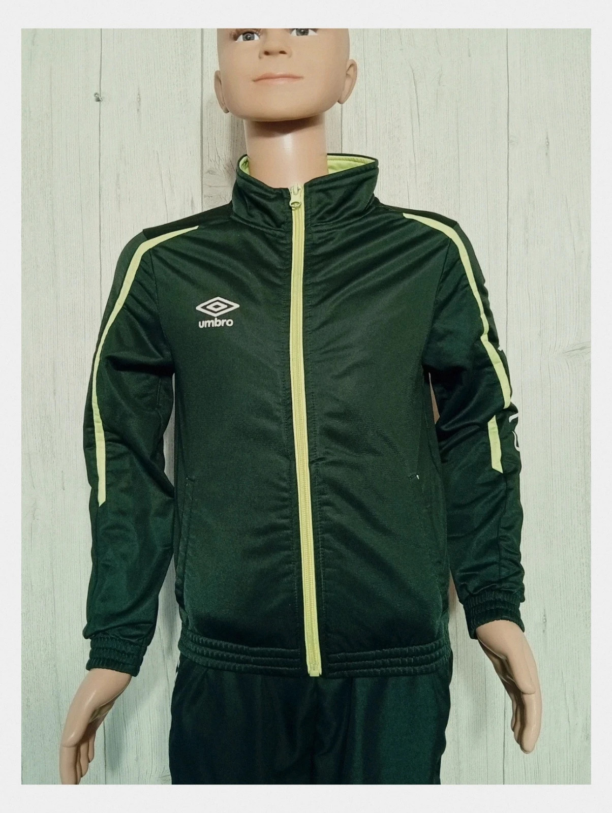 Gilet umbro de sport - taille 8 ans - couleur noir et vert
