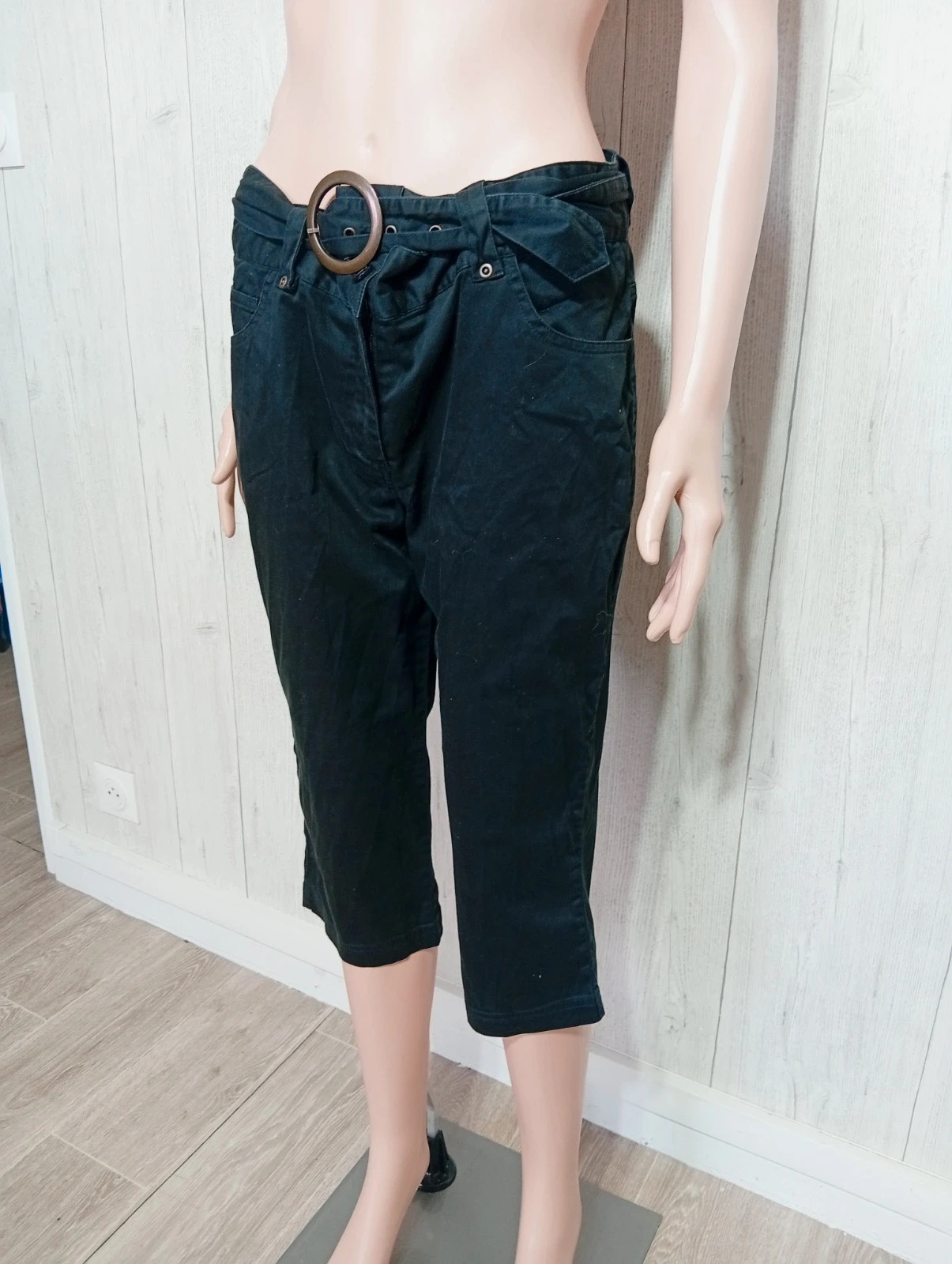Pantacourt femme - taille XL/42 - couleur noir – taille XL / 42 / 14 5