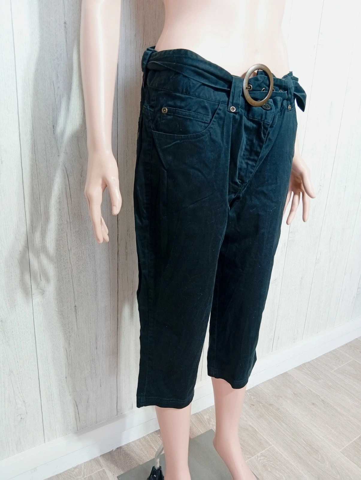 Pantacourt femme - taille XL/42 - couleur noir – taille XL / 42 / 14 4