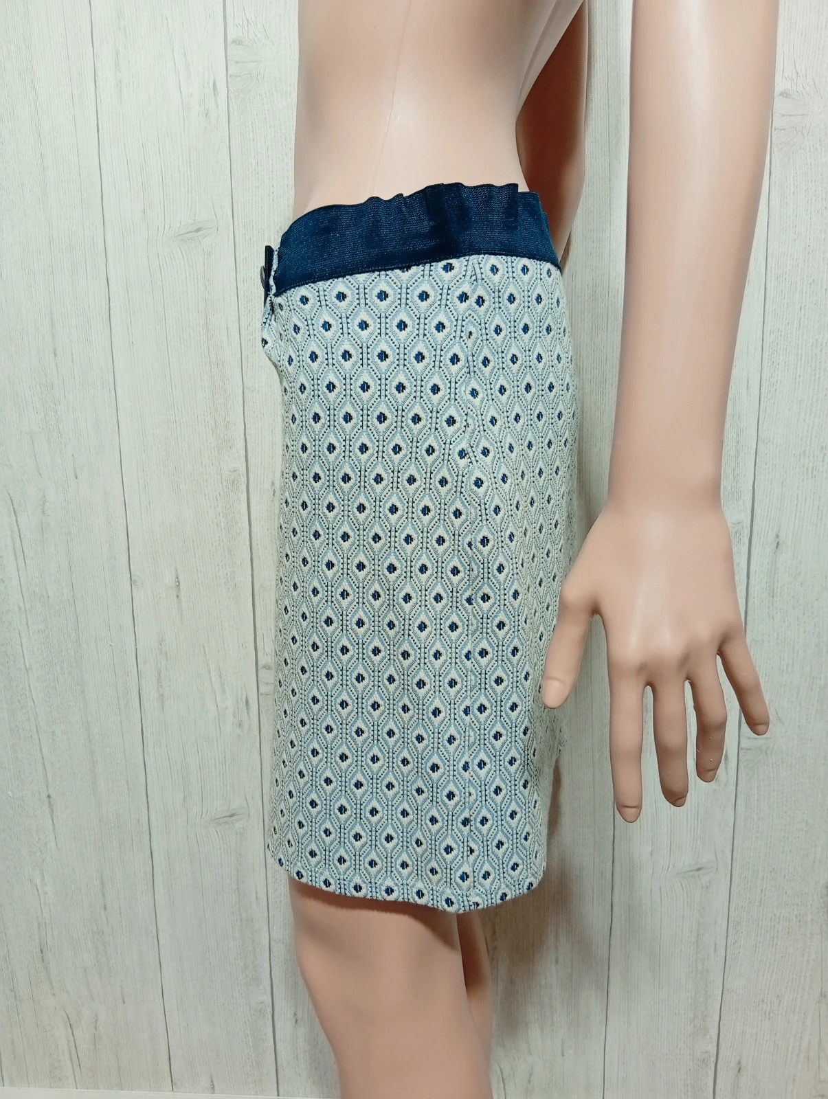 Jupe femme - taille XL/42 - Naf Naf - couleur marine bleu clair et blanc – Naf Naf – taille XL / 42 / 14 5
