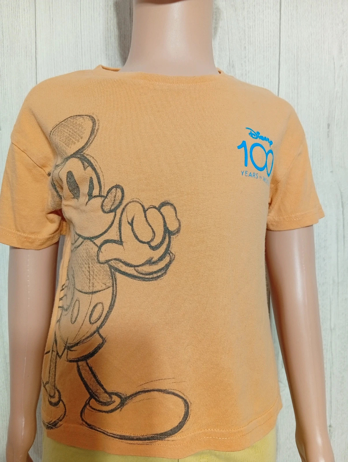 T-shirt manche courte garçon - taille 3ans - disney - couleur orange et noir – Disney – taille 3 ans / 98 cm 2
