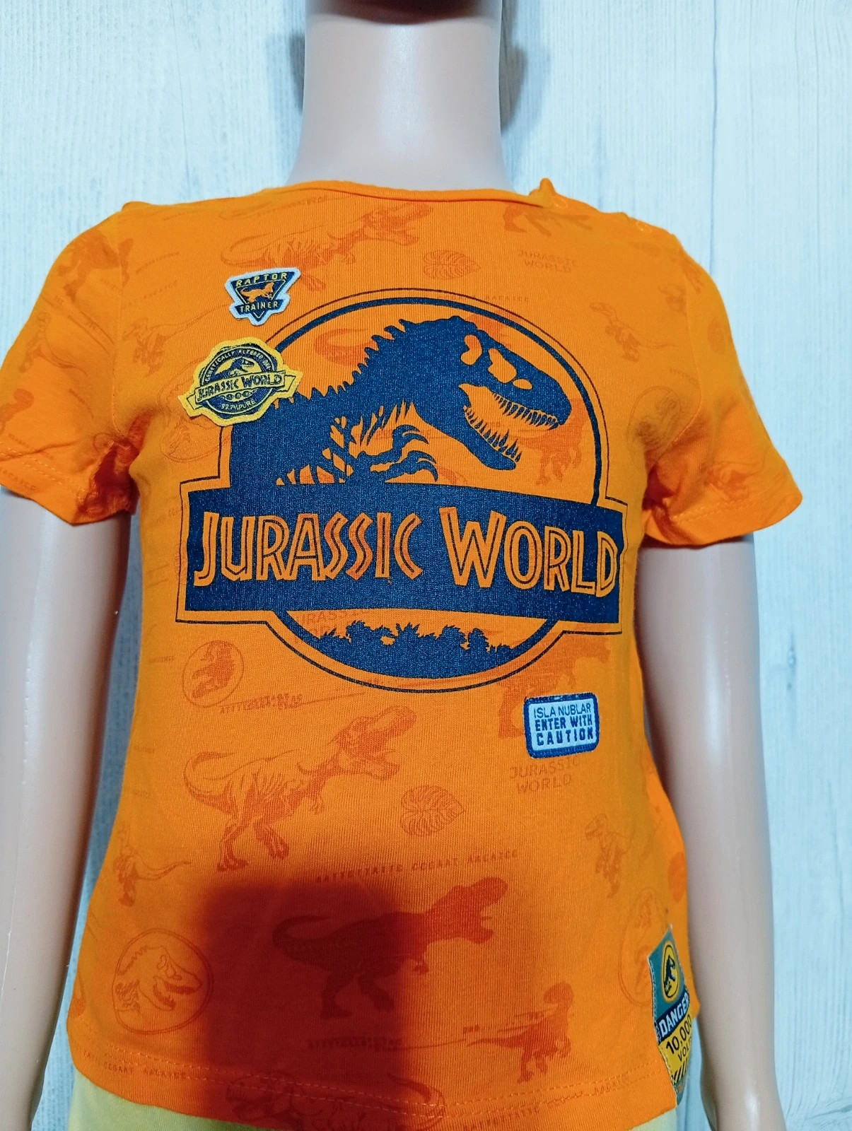 T-shirt manche courte garcon- taille 3 ans - universal - Jurassic world - couleur orange noir – Universal – taille 3 ans / 98 cm 2