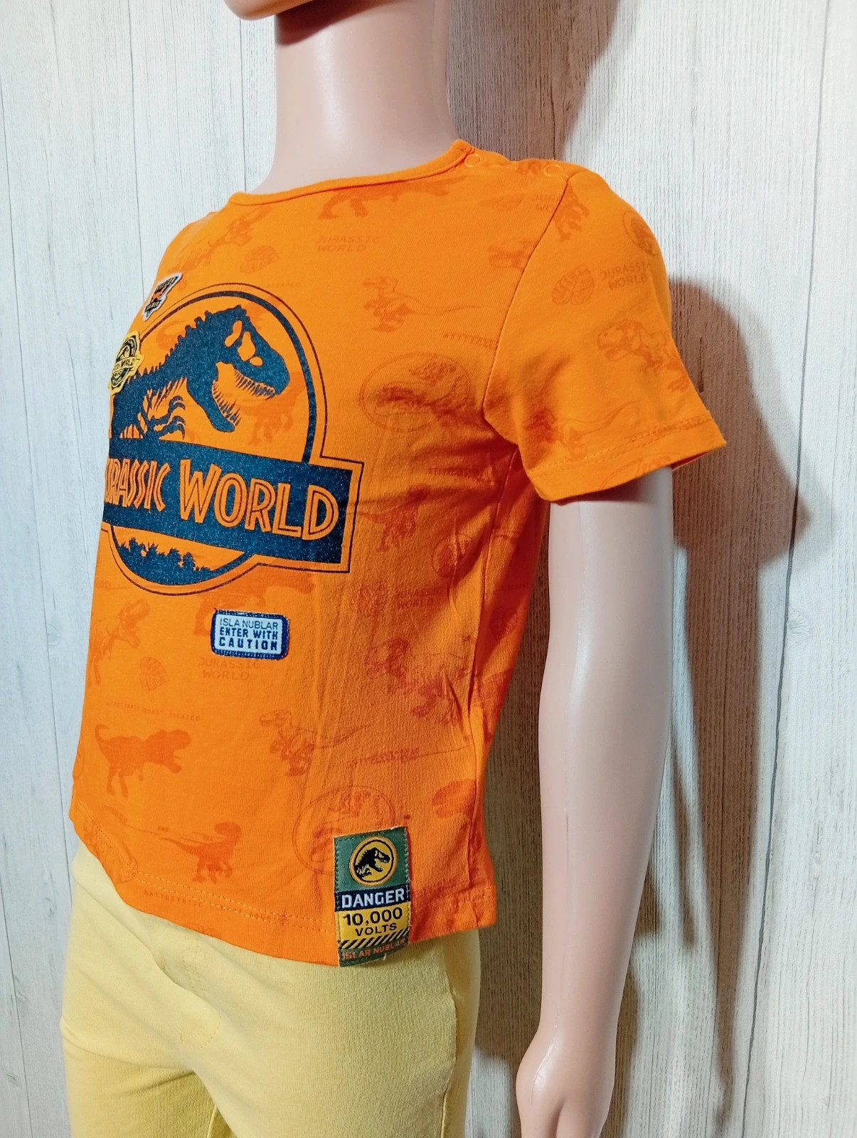 T-shirt manche courte garcon- taille 3 ans - universal - Jurassic world - couleur orange noir – Universal – taille 3 ans / 98 cm 5