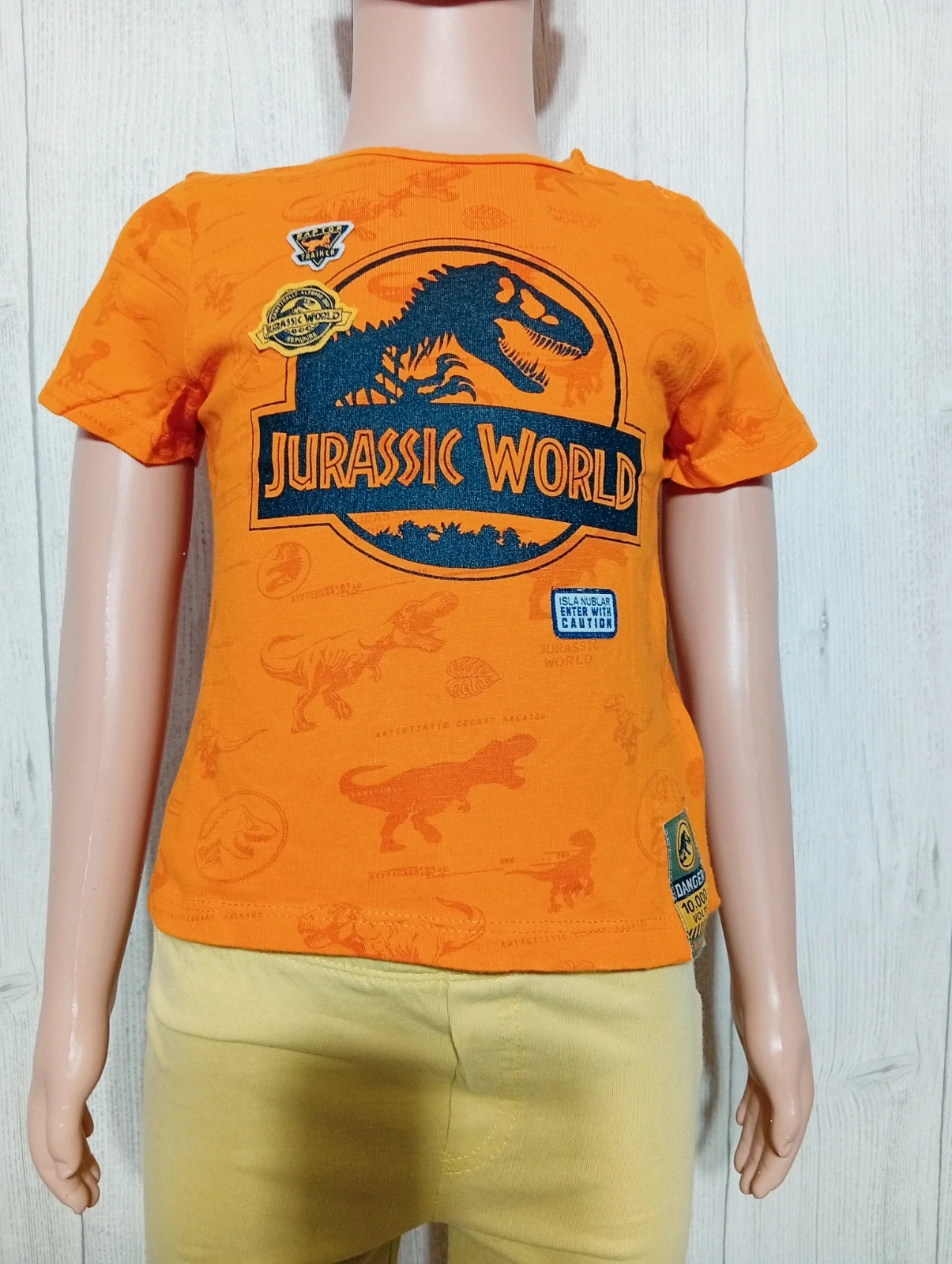 T-shirt manche courte garcon- taille 3 ans - universal - Jurassic world - couleur orange noir