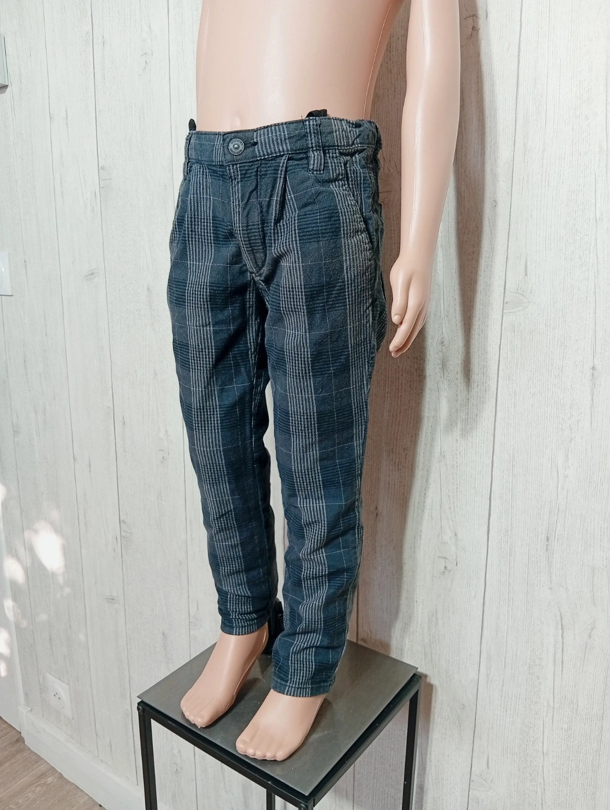 Pantalon garcon- taille 6 ans (114/119 cm) - Kiabi - couleur gris – Kiabi – taille 6 ans / 116 cm 5