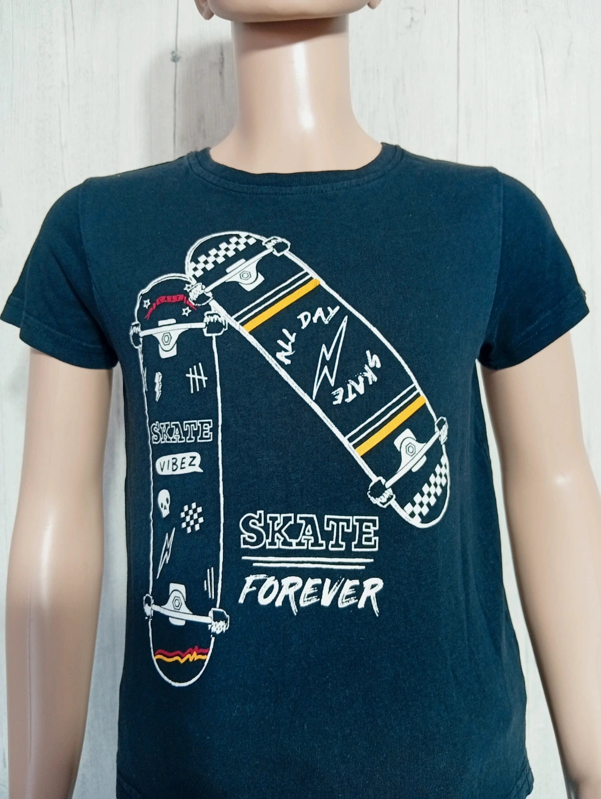 T-shirt manche courte garçon - taille 5/6 ans - primark - couleur noir et blanc – Primark – taille 6 ans / 116 cm 2