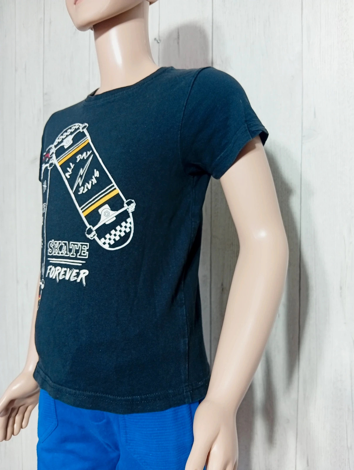 T-shirt manche courte garçon - taille 5/6 ans - primark - couleur noir et blanc – Primark – taille 6 ans / 116 cm 4