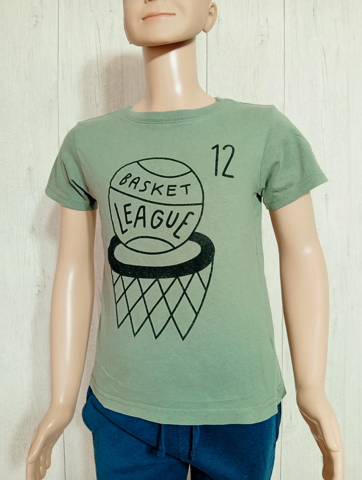 T-shirt manche courte garcon- taille 7/8 ans ( 122/128 cm) -zeeman - couleur kaki et noir
