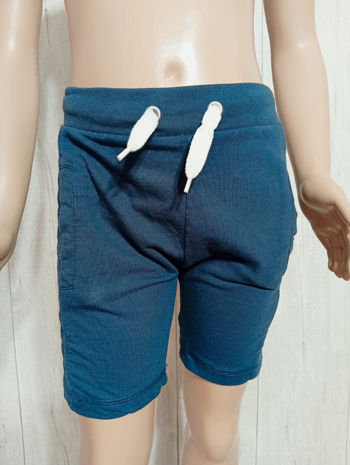 Short garcon - taille 7/8 ans - zeeman - couleur marine