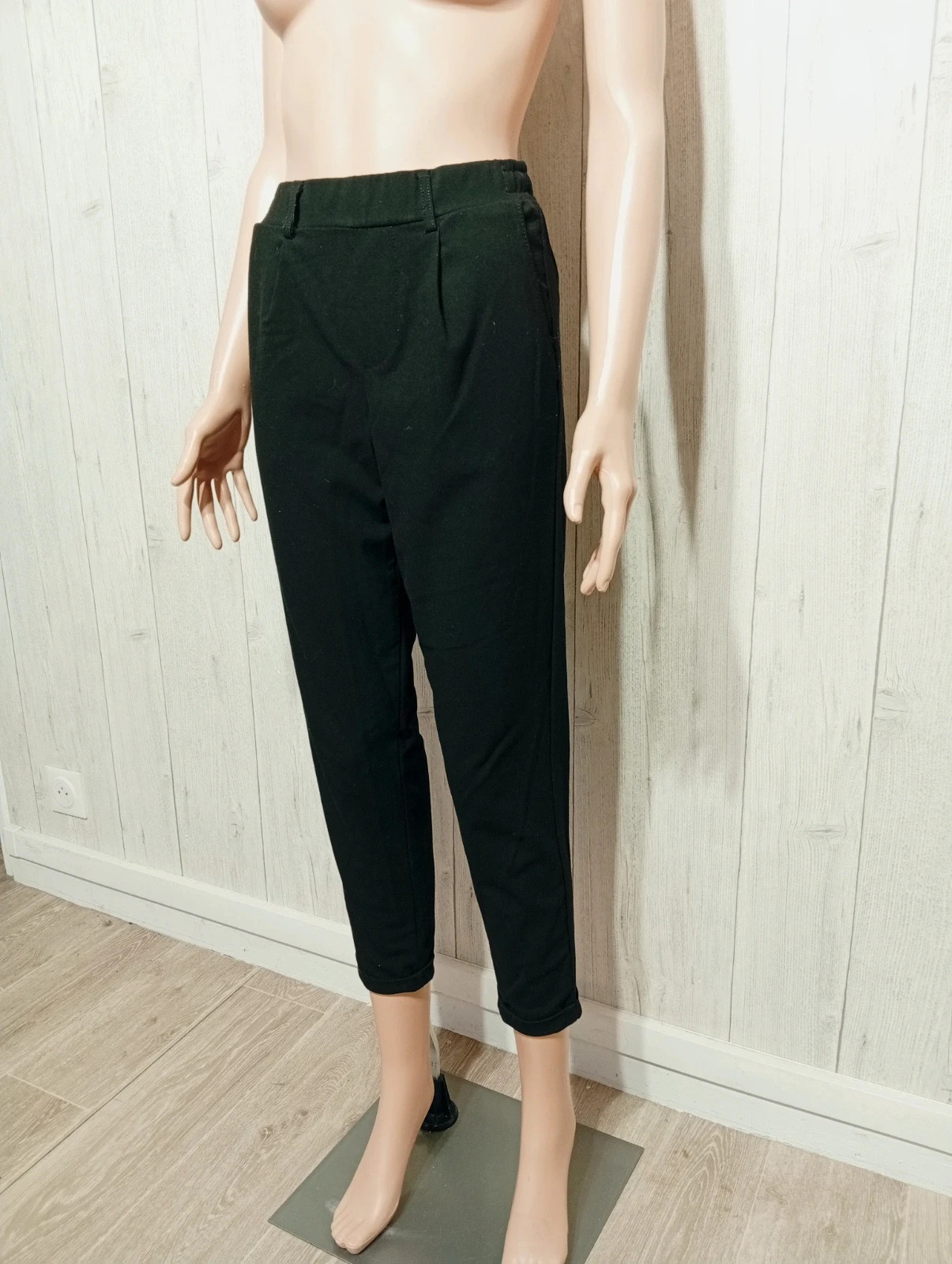 Pantalon court femme - taille S/36 - bershka - couleur noir – Bershka – taille S / 36 / 8 5