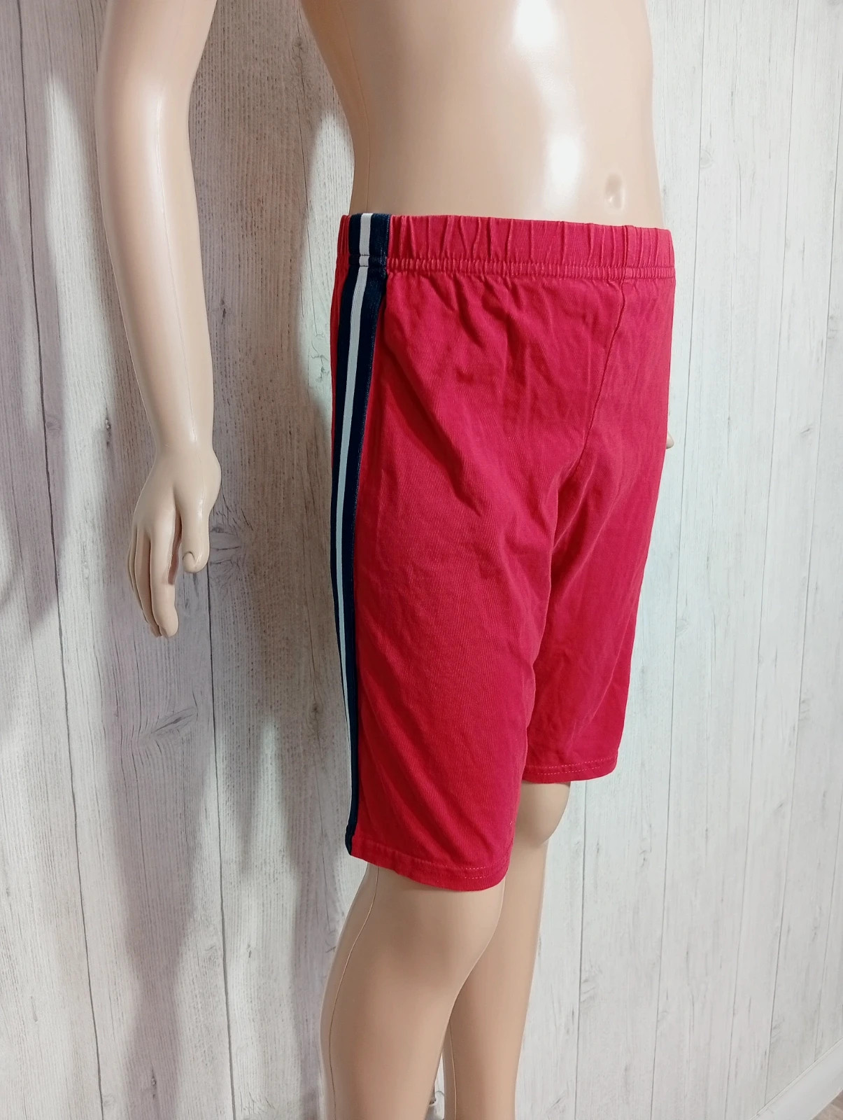 Short garçon - taille 8 ans - tape à l'oeil - couleur rouge noir blanc – Tape à l'œil – taille 8 ans / 128 cm 2