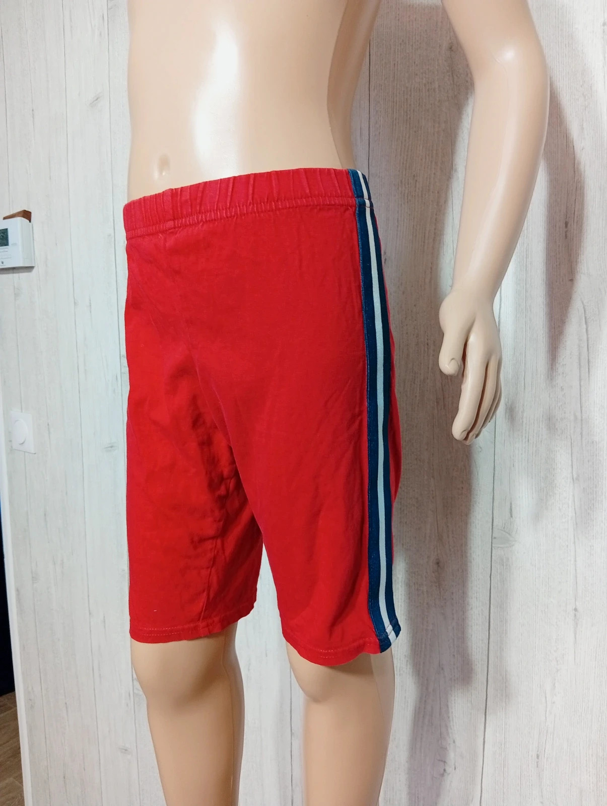 Short garçon - taille 8 ans - tape à l'oeil - couleur rouge noir blanc – Tape à l'œil – taille 8 ans / 128 cm 3