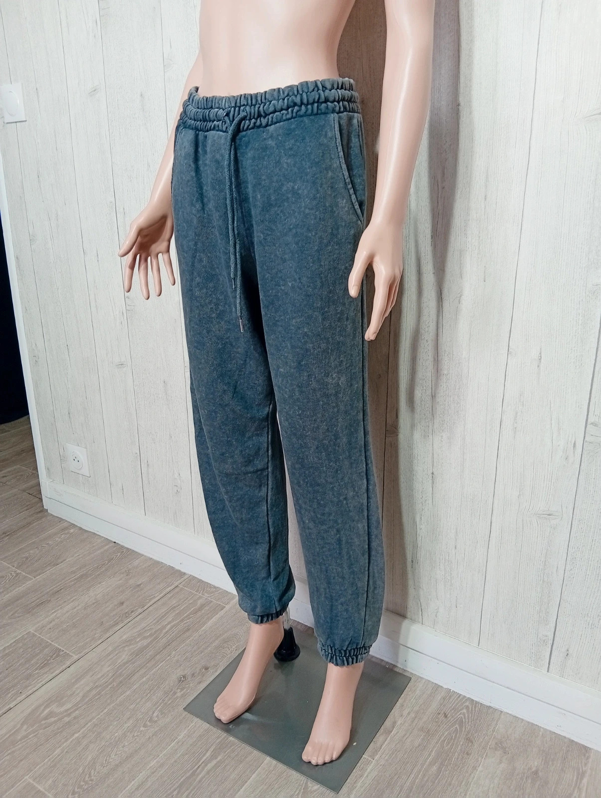 Jogging femme- taille L/40 - stradivarius - couleur gris – Stradivarius – taille L / 40 / 12 5