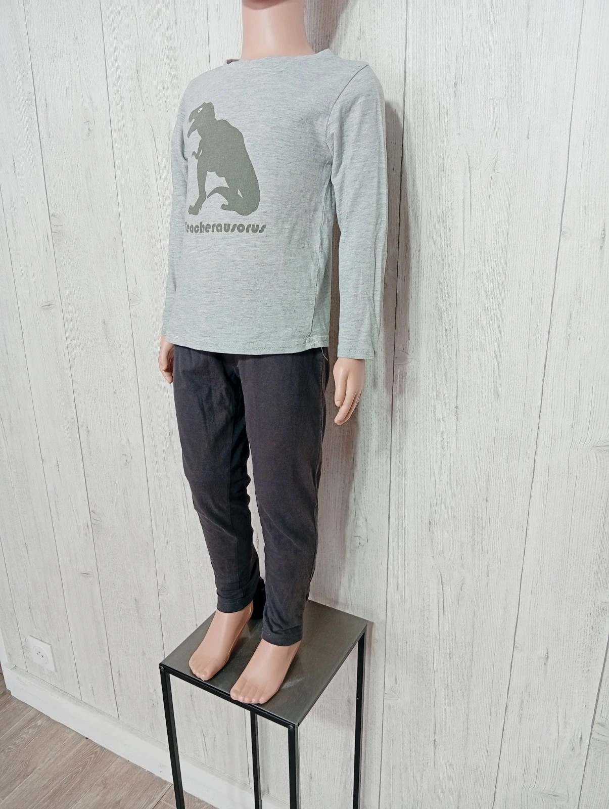 Pyjama 2 pieces garcon - taille 5 ans ( 108/113 cm) - couleur gris et kaki – Kiabi – taille 5 ans / 110 cm 5