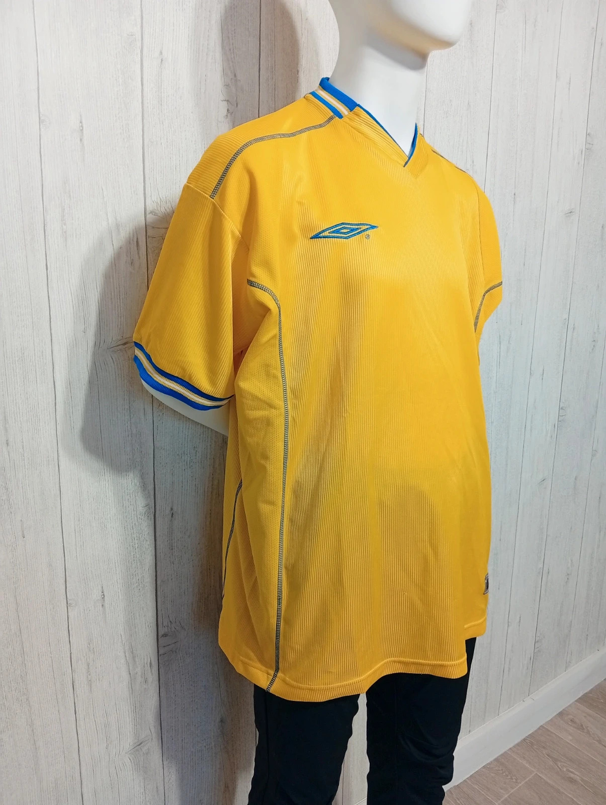 Maillot de sport homme - taille L/40 - umbro - couleur jaune et bleu – Umbro – taille L 4
